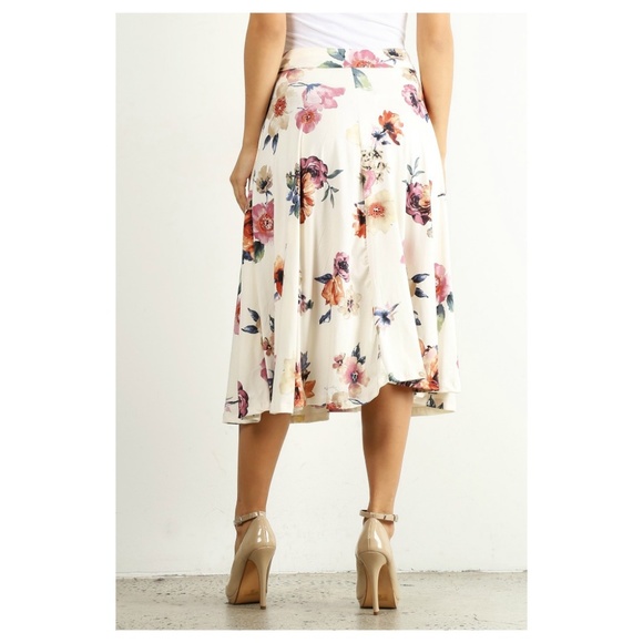IVORY FLORAL MIDI SKIRT - Picture 3 of 3